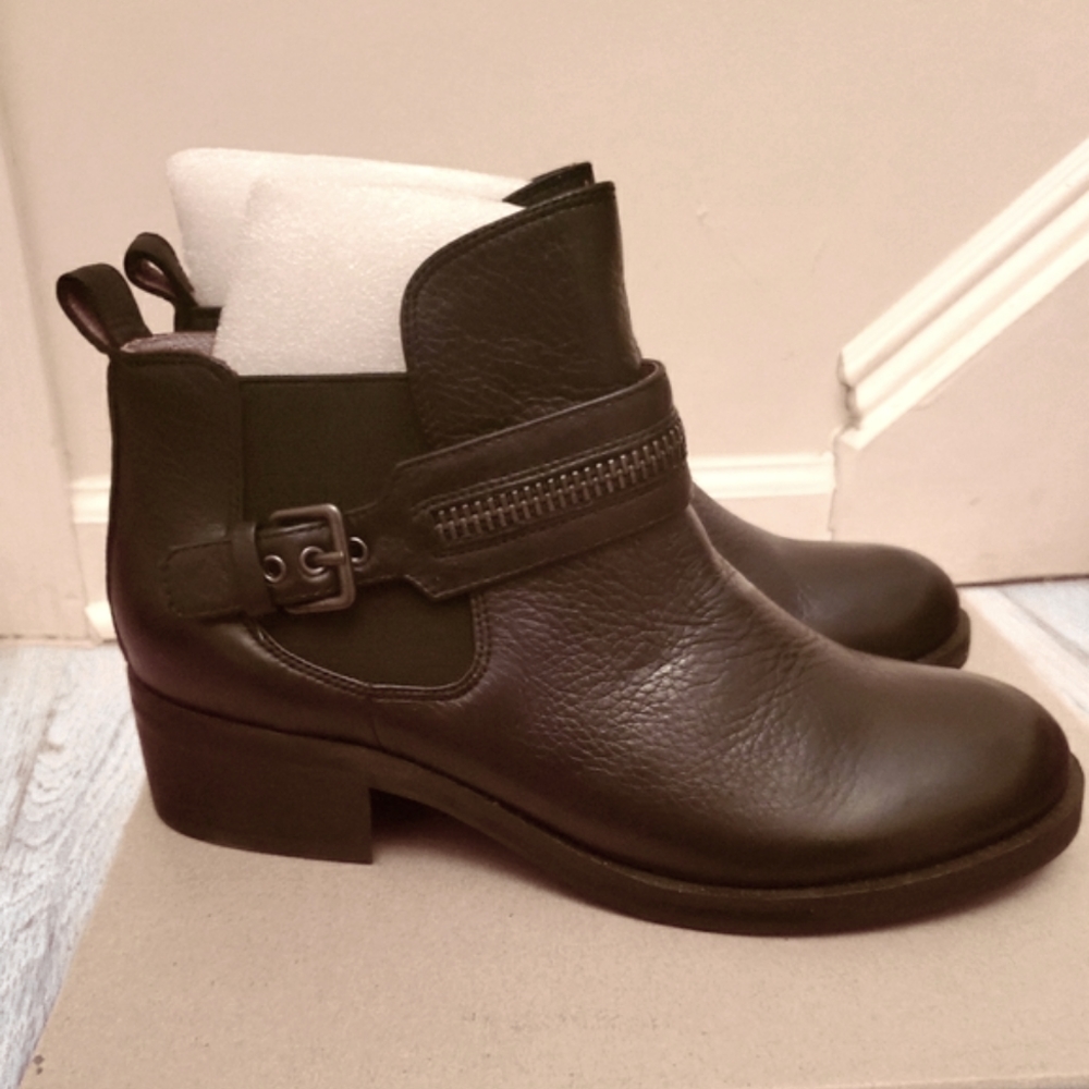 NWT Gentle Souls Penny Ankle Booties